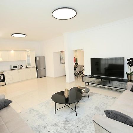 City Center Luxury Apartment In Netanya Esterno foto