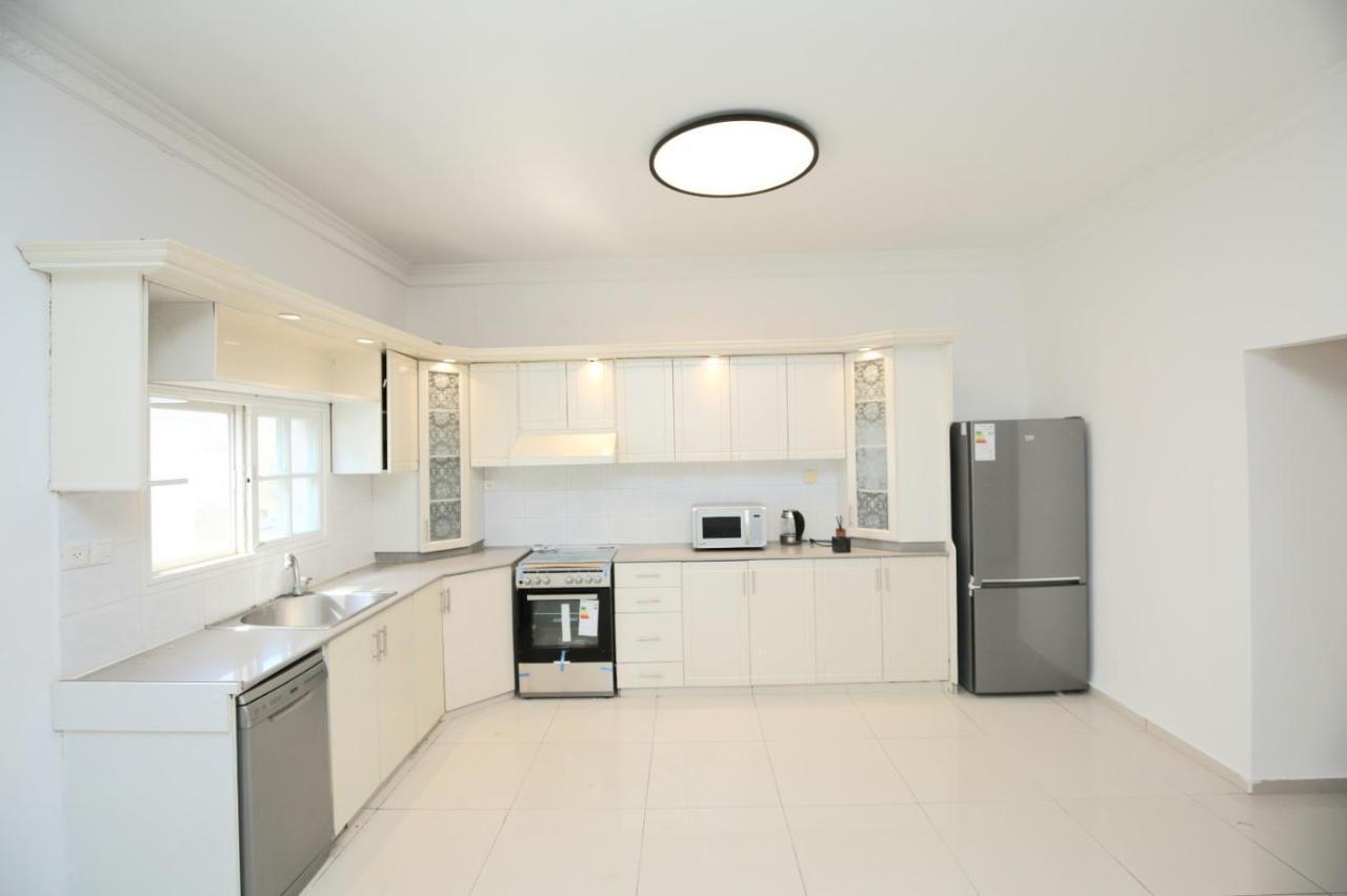 City Center Luxury Apartment In Netanya Esterno foto
