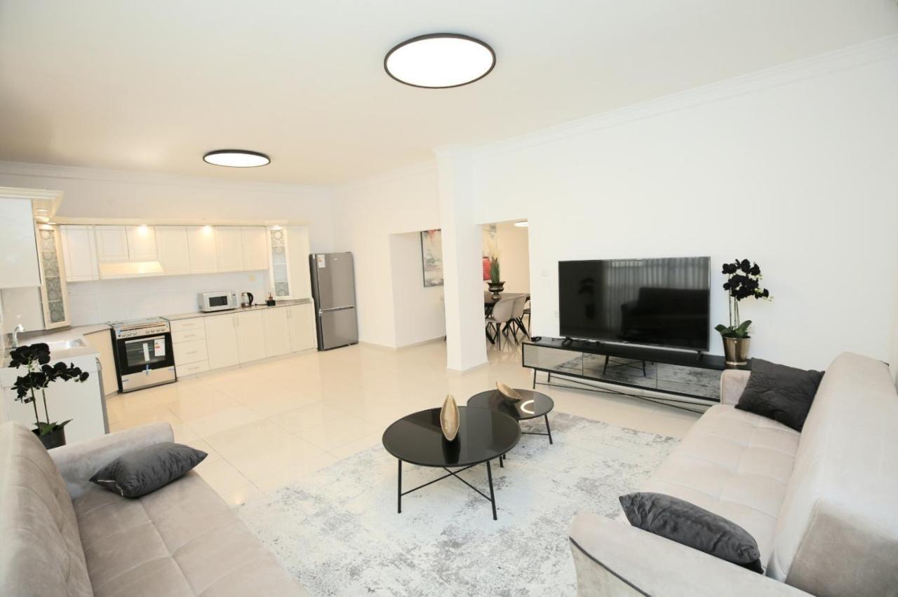 City Center Luxury Apartment In Netanya Esterno foto